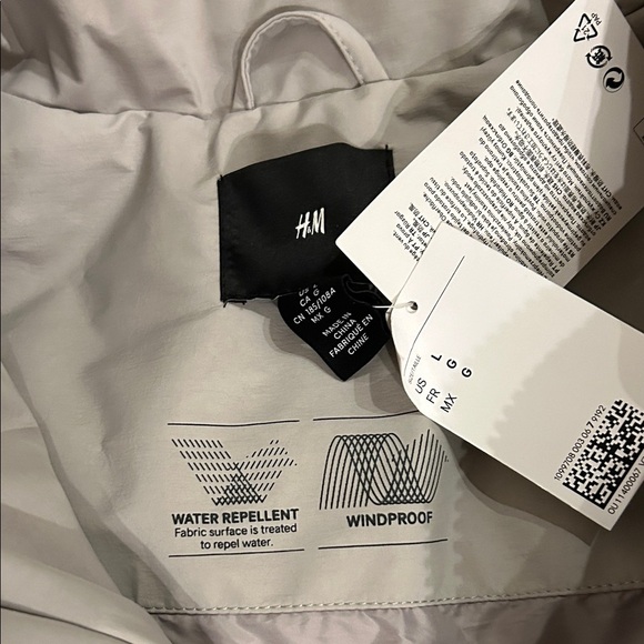 H&M Light Beige Windproof  Puffer Vest - Picture 2 of 6